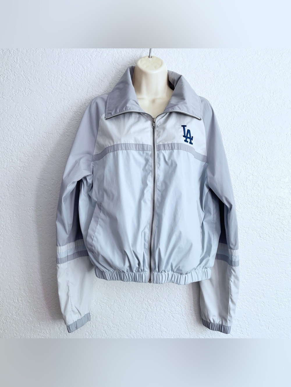 LA Dodgers Women's Light Gray Windbreaker Jacket Medium Sporty Colorblock Zipper